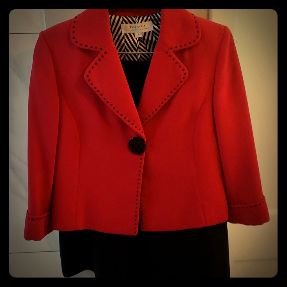 Skirt suit